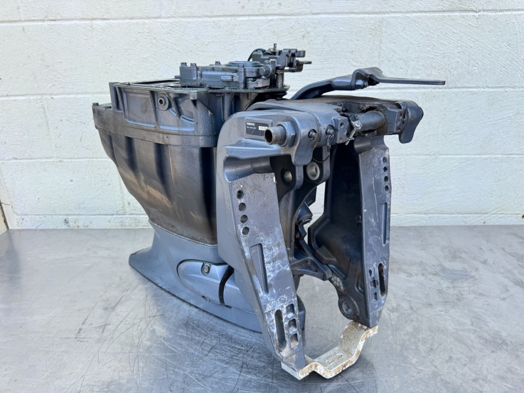 2004 Yamaha 115 HP 4 Stroke Outboard Complete Midsection & Swivel Bracket 64E-43311-10-8D Long