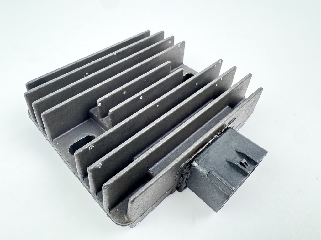 2004 Yamaha 115 HP 4 Stroke Outboard Rectifier & Regulator 68V-81960-00-00 OEM