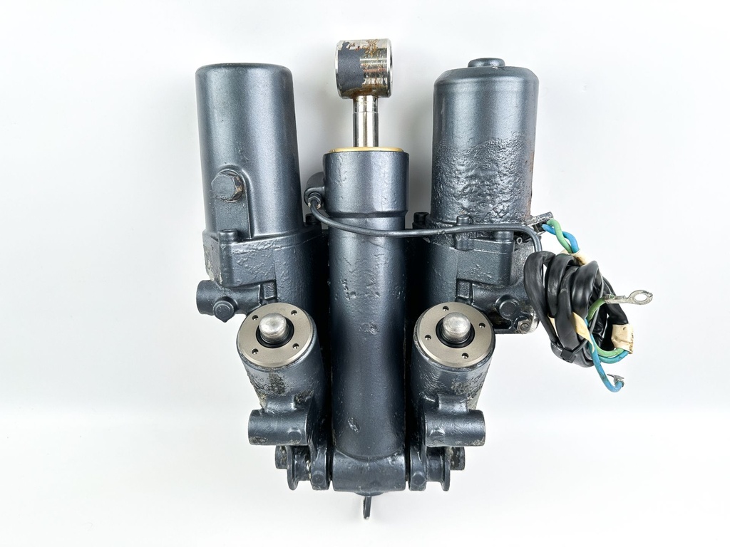 2002 Yamaha 225 HP 4 Stroke Outboard Power Trim Tilt Unit 69J-43800-00-4D OEM