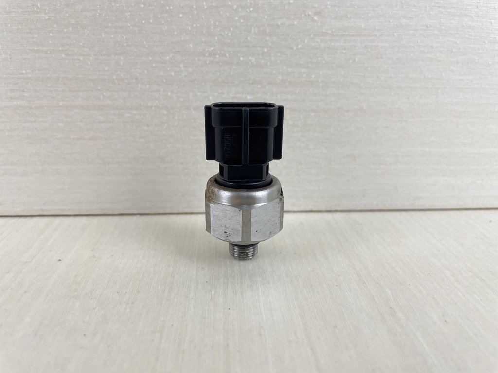 2015 Yamaha 200HP F200 4 Stroke Outboard Oil Pressure Sender Sensor 6AW-83651-00-00