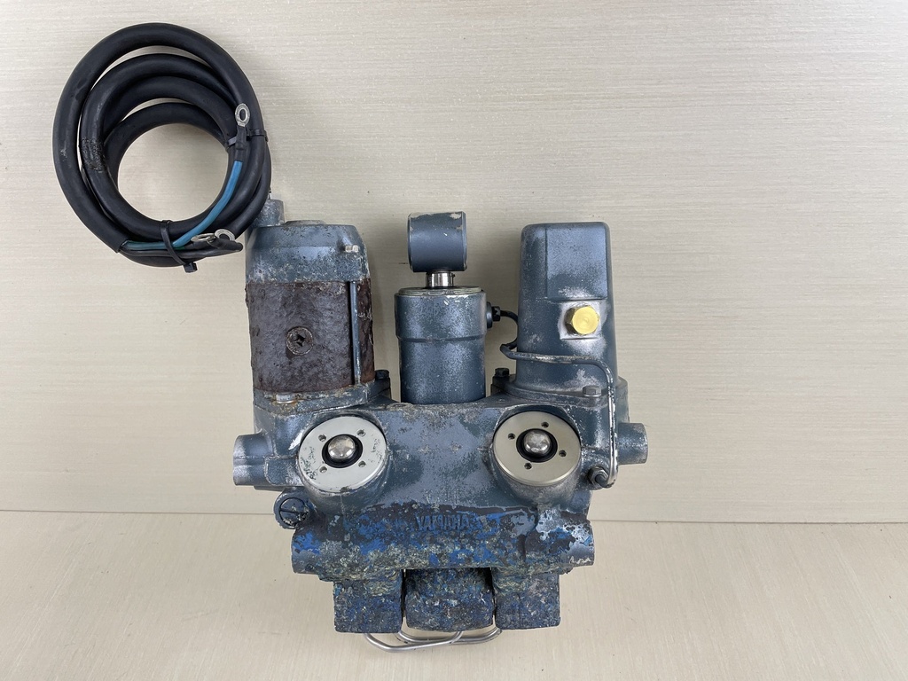 1987 Yamaha 90HP 2 Stroke Outboard Power Trim Tilt Unit Assembly 6H1-W4380-02-EK