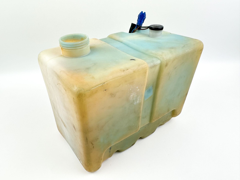 Yamaha Outboard Remote 2 Stroke Oil Tank Assembly With Pump 2.8 Gallons No Cap