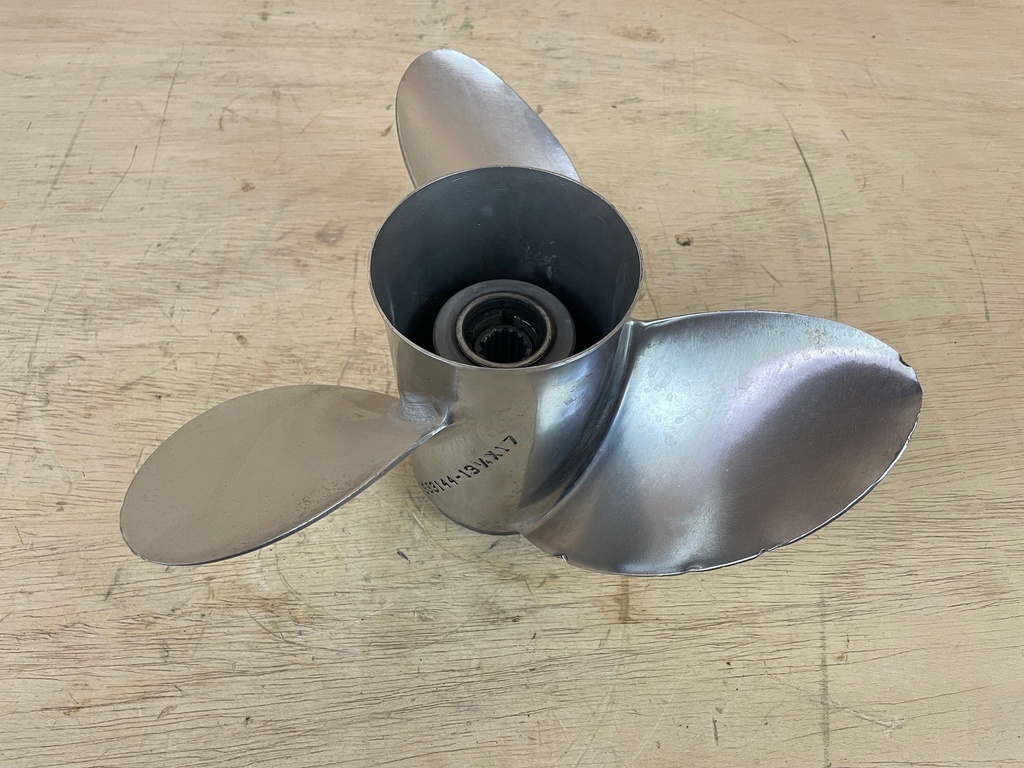 Apollo 13 1/4 x 17" Michigan Wheel RH Stainless Steel Propeller 993144