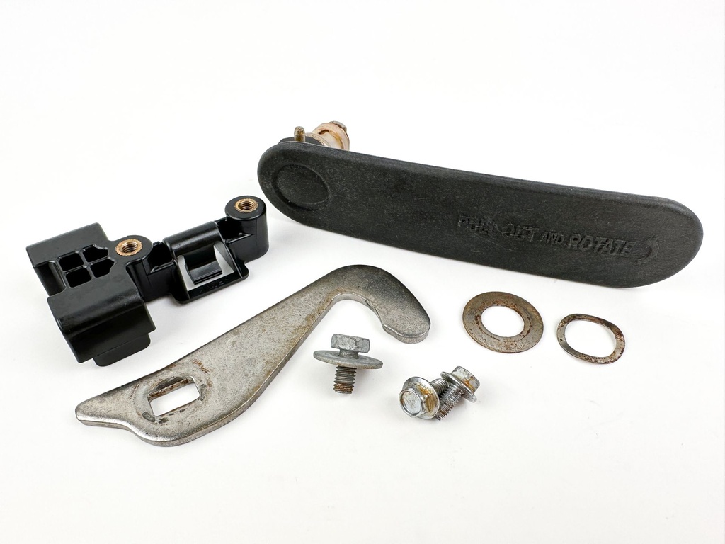 2007 Suzuki 150 HP 4 Stroke Outboard Starboard Latch Handle 61633-96J02 OEM