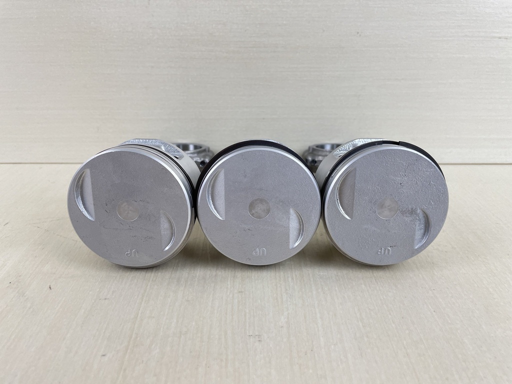 2000 Yamaha 40HP 4 Stroke Outboard Piston & Connecting Rod Set 3 65W-11631-00-96