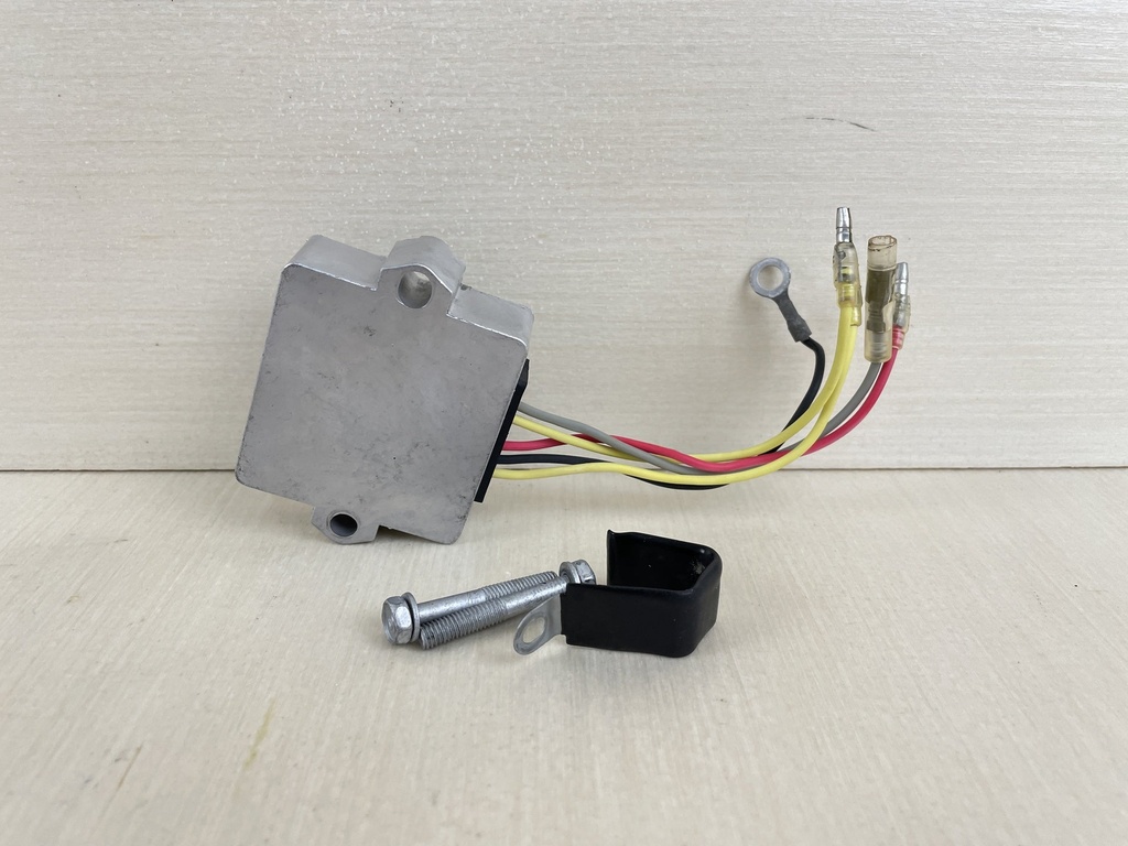 2000 Yamaha 40HP 4 Stroke Outboard Rectifier & Regulator Assembly 65W-81960-00-00