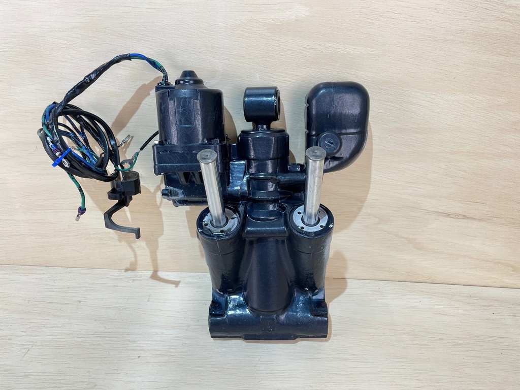 2000 Evinrude Ficht 175HP Power Trim & Tilt Assembly 5005113 0439934