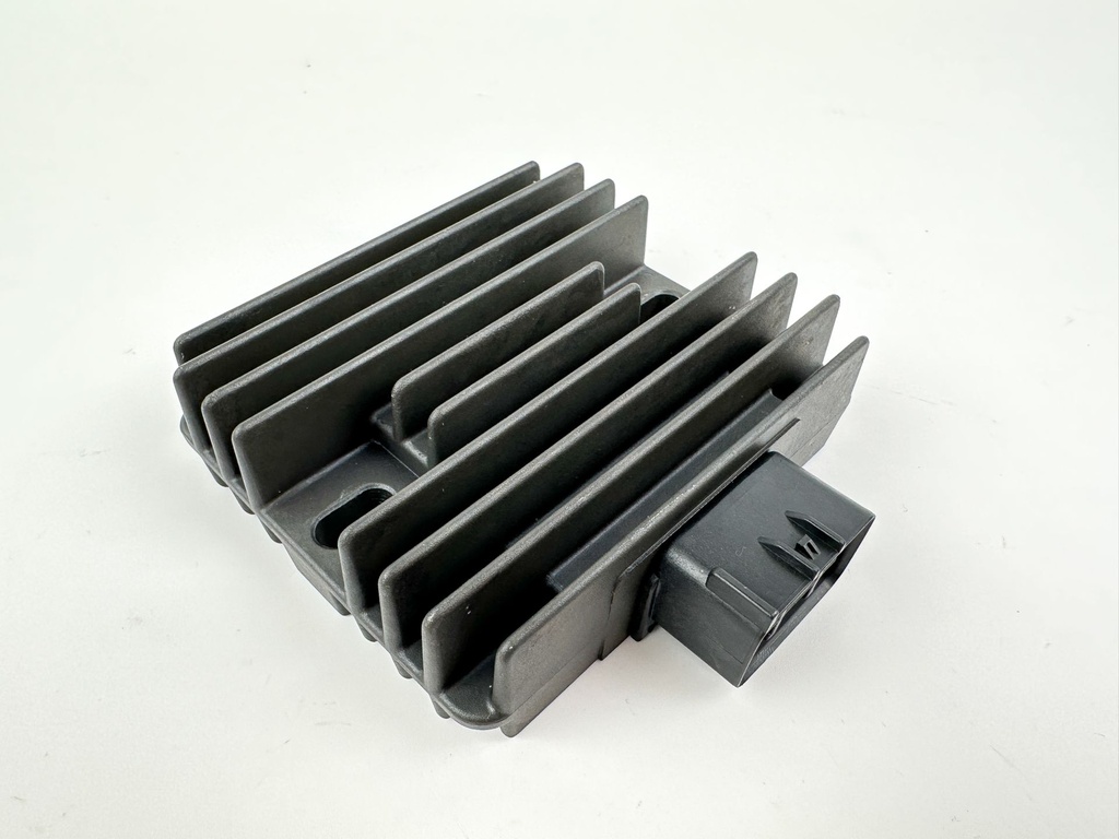 2004 Yamaha 115 HP 4 Stroke Outboard Rectifier & Regulator 68V-81960-00-00 OEM