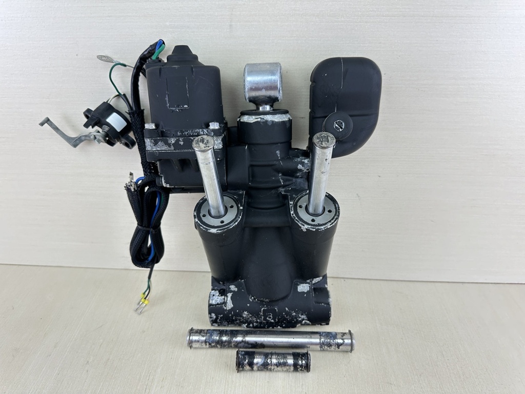 2007 Evinrude 150HP Etec 2 Stroke Outboard Power Trim & Tilt Unit Assembly 5005113