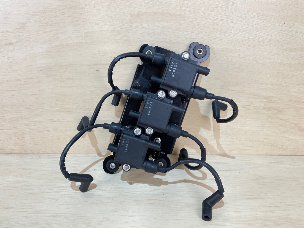 1998 Mercury Optimax 135HP Outboard Ignition Coil Set With Bracket 850227