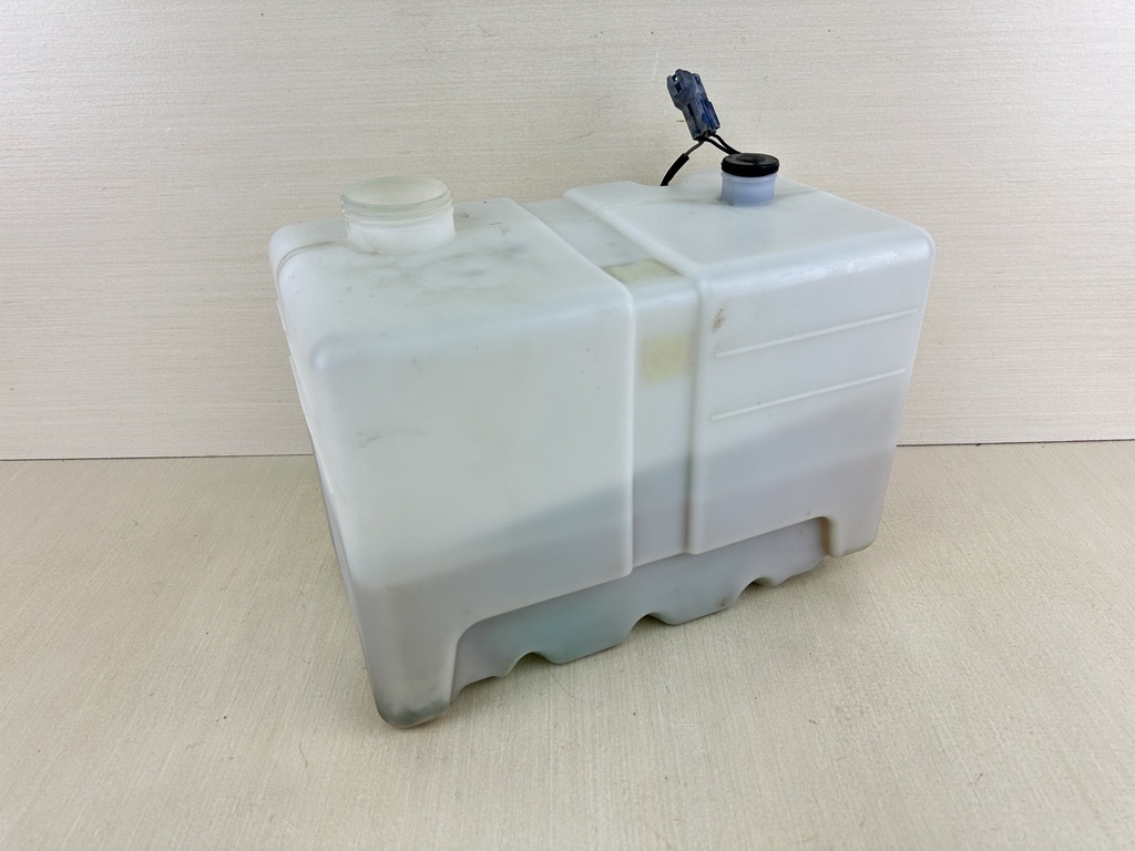 Yamaha Outboard 2 Stroke Remote Oil Tank & Pump 2.8 Gallons