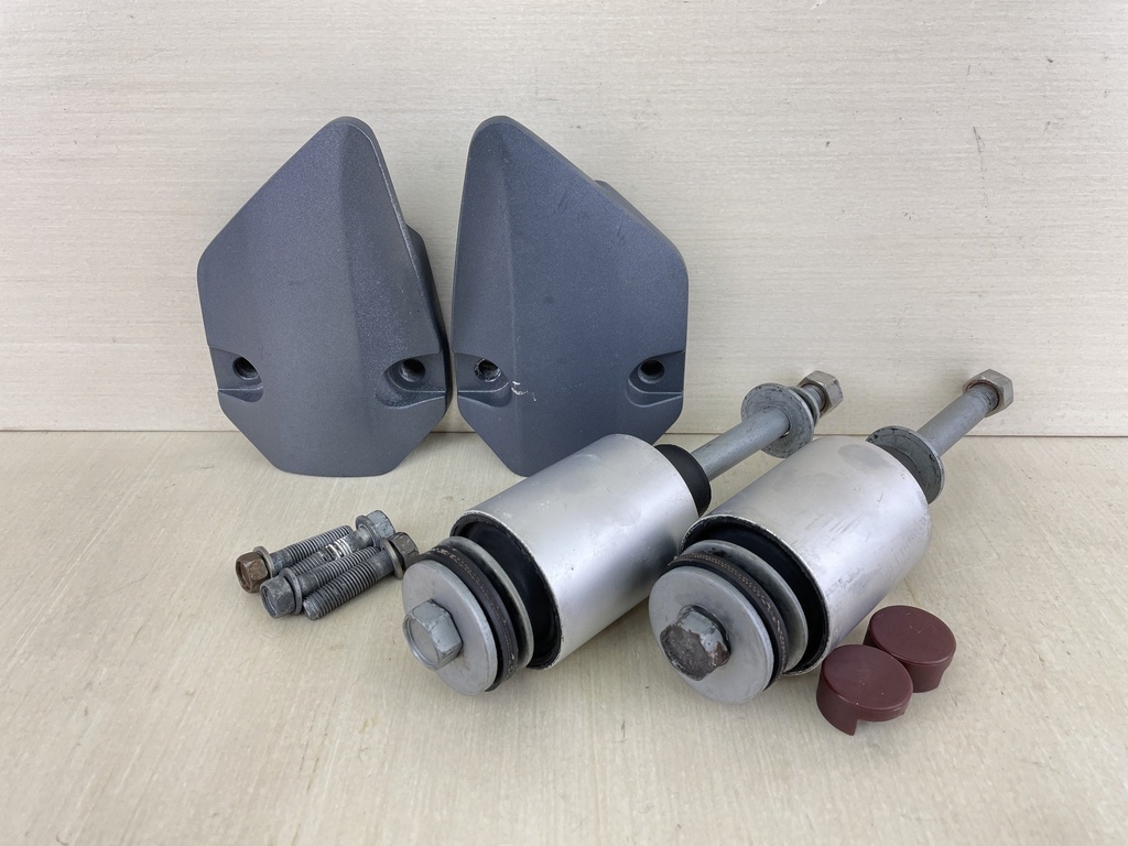 2009 Yamaha 150HP 4 Stroke Outboard Lower Motor Side Mount Dampers W/ Bolts 63P-44555-00-00