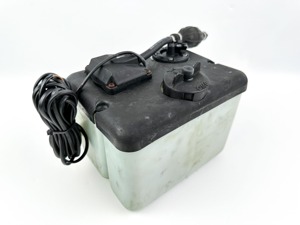 Johnson Evinrude 2 Stroke Ficht Remote Oil Supply Tank 1.8 Gallons W/ Return