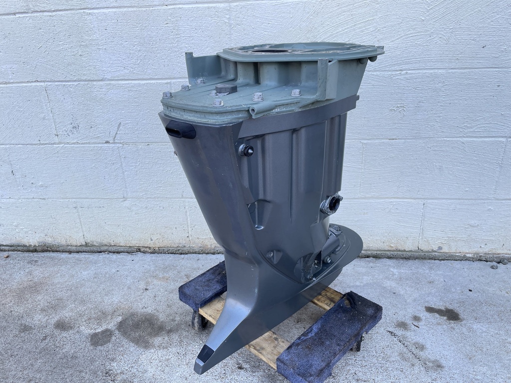 2006 Yamaha 225HP 4 Stroke Outboard Exhaust Guide Upper Casing Complete