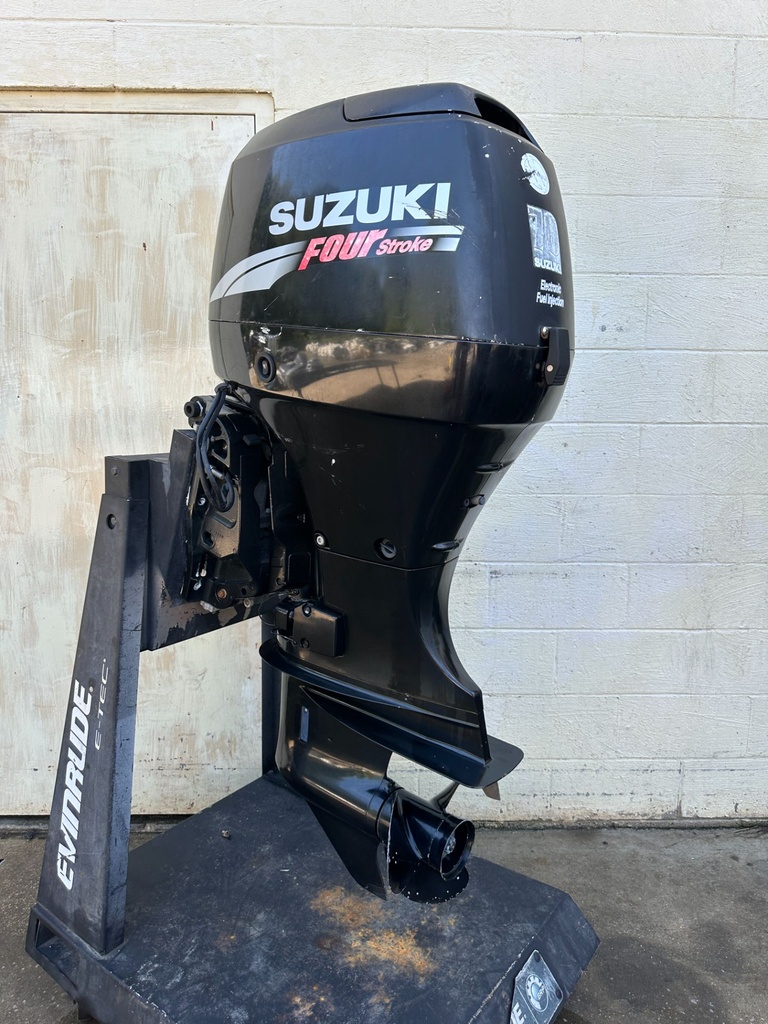 2006 Suzuki 70HP 4 Stroke Outboard Engine W/ 20" Shaft