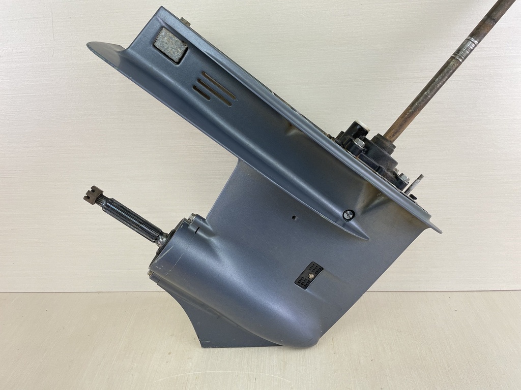 2002 Yamaha 40HP 4 Stroke Outboard 20" Long Lower Unit Gear Case 67C-45300-14-8D