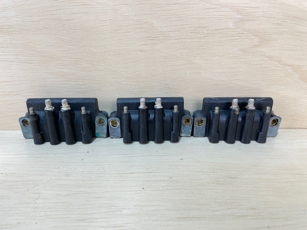 1995 Johnson 150HP Outboard Engine Dual Ignition Coil Set 0583740