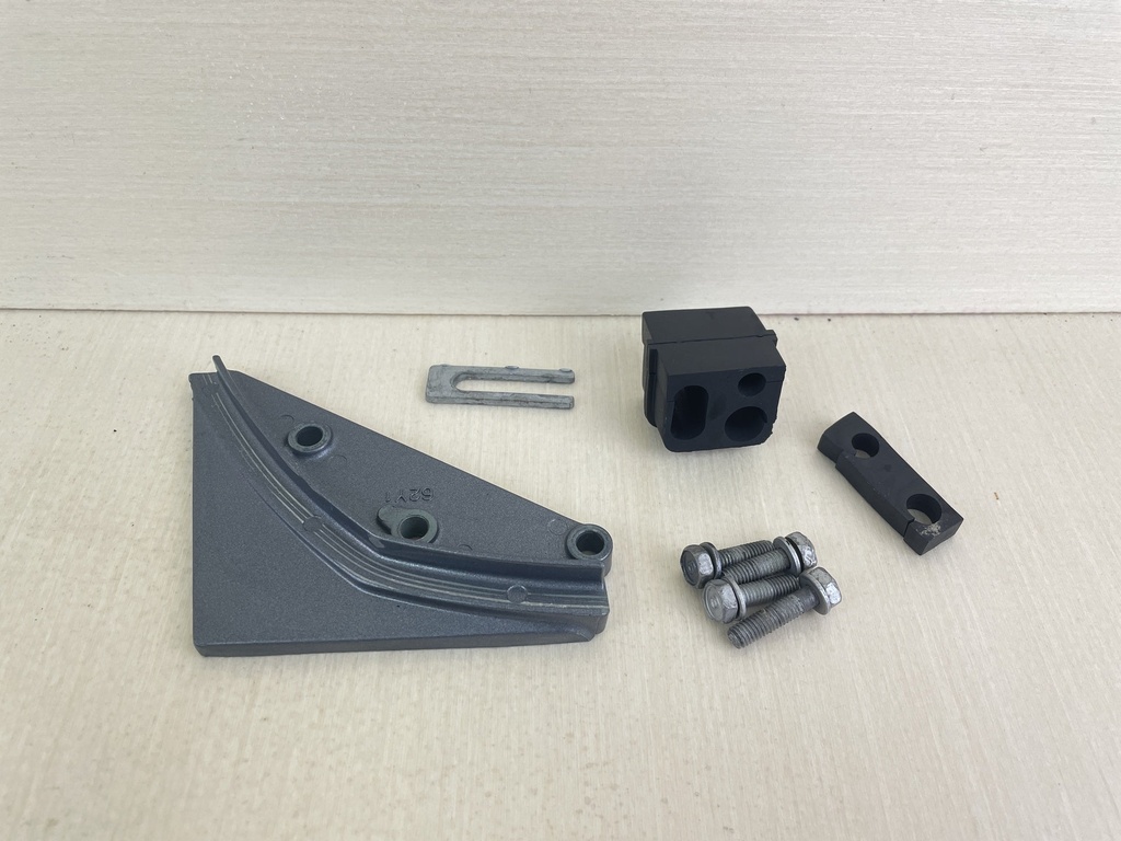 62Y-42738-01-8D Yamaha 1998 - 2004 50HP 4 Stroke Outboard Cable Cover Plate Fitting