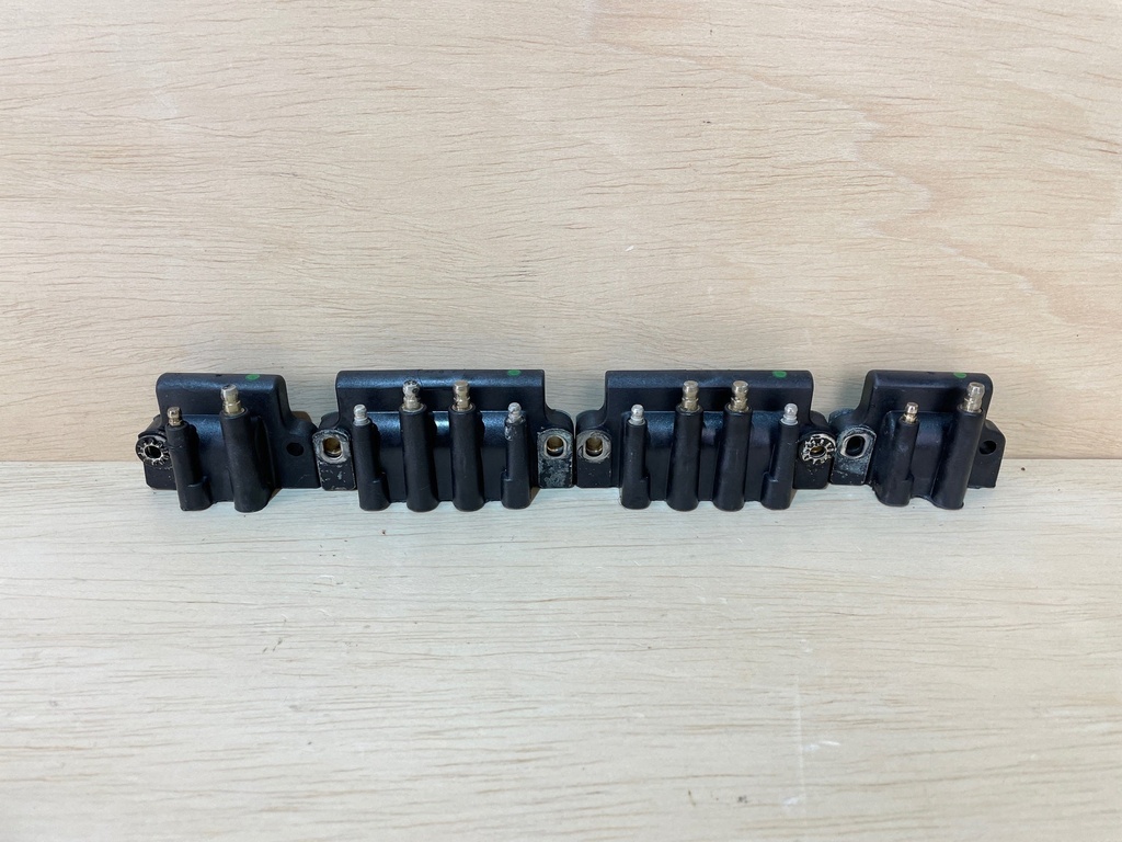 2000 Evinrude Ocean Pro 225HP Ignition Coil Setup Set Of 4 0586533 0586528