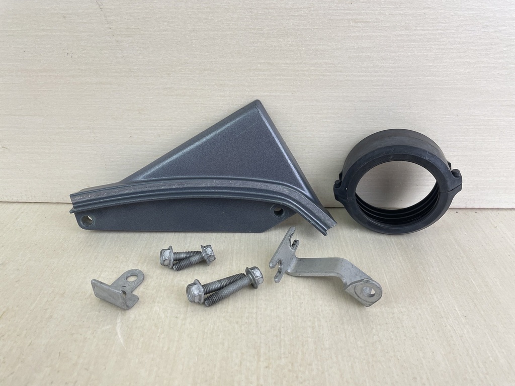 2000-2008 Yamaha 115HP 4 Stroke Outboard Cable Cover Plate 68V-42738-00-5B