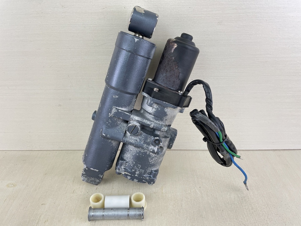 1995 - 2001 Yamaha 40 50 HP 4 Stroke Outboard Power Trim & Tilt Unit Assembly