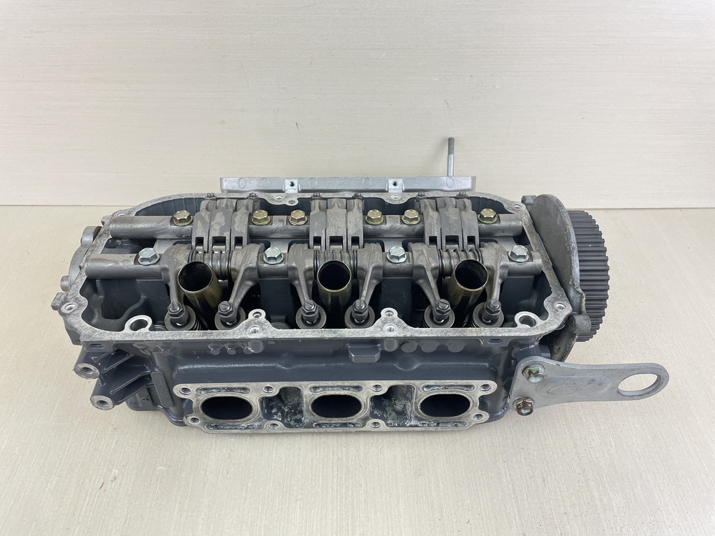 2002-2005 Honda 200 225 HP 4 Stroke Outboard Starboard Right Cylinder Head 12215-ZY3-000ZA