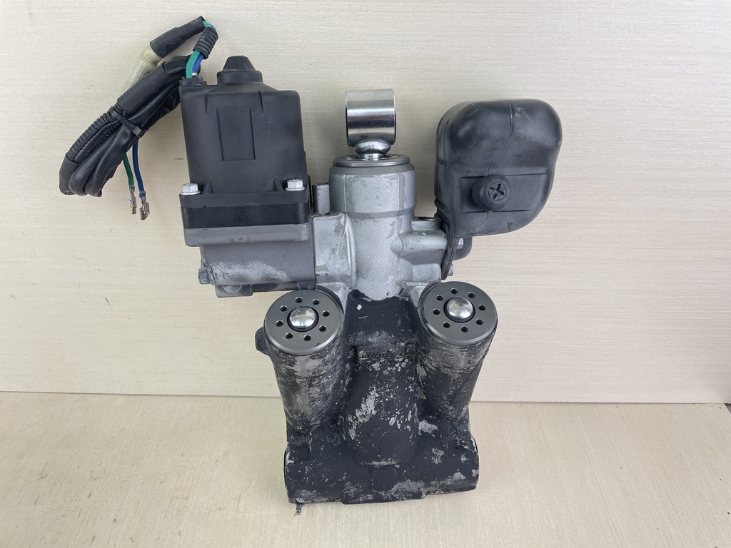 2002 + Honda 90 115 130 135 150 200 225 HP Outboard Power Trim Tilt Unit 56000-ZY3-063