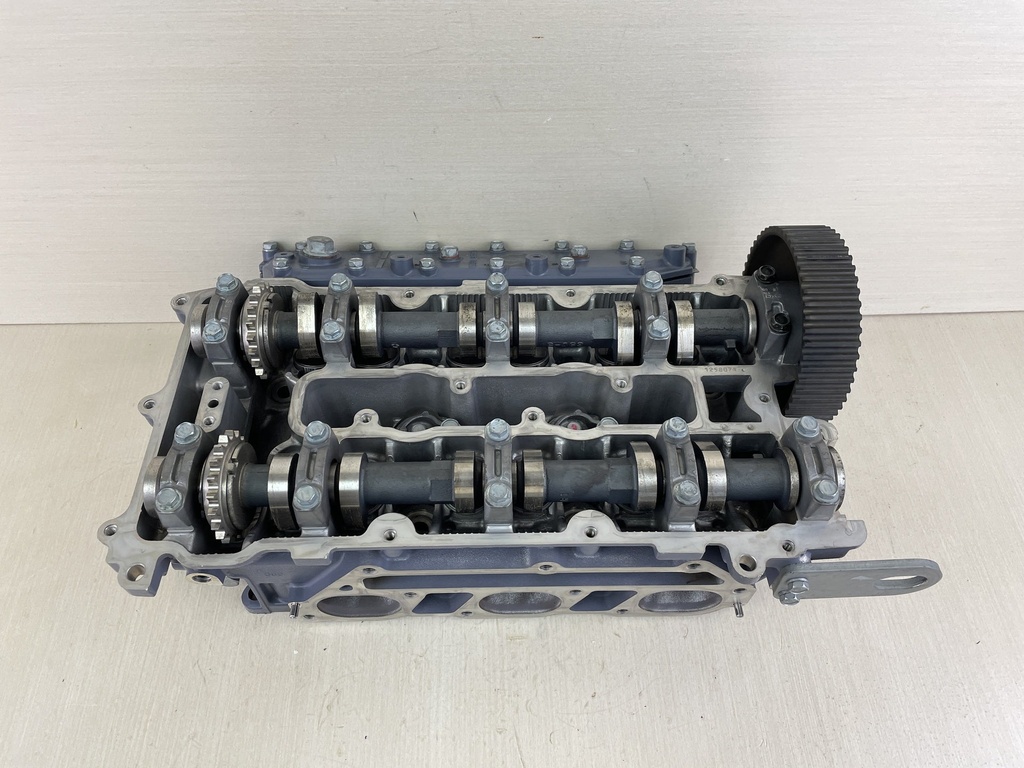 2003 Yamaha 200 225 HP 4 Stroke Outboard Cylinder Head Starboard 69J-W009A-01-1S