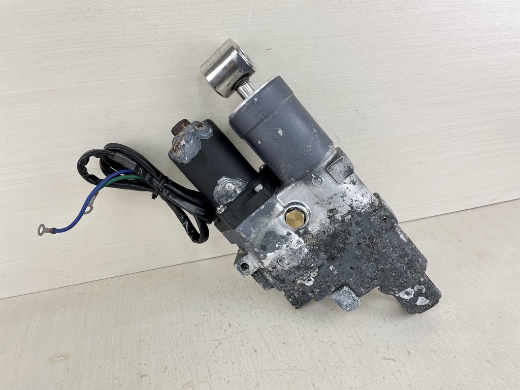 2002 Yamaha 60HP 4 Stroke Outboard Power Trim & Tilt Unit Assembly 69W-43800-00-8D