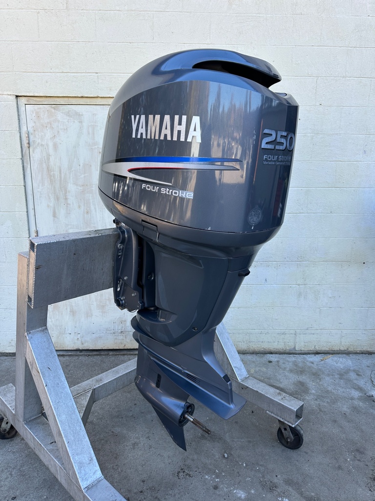 2007 Yamaha F250 250HP 4 Stroke Outboard Engine W/ 25" Shaft Good Condition