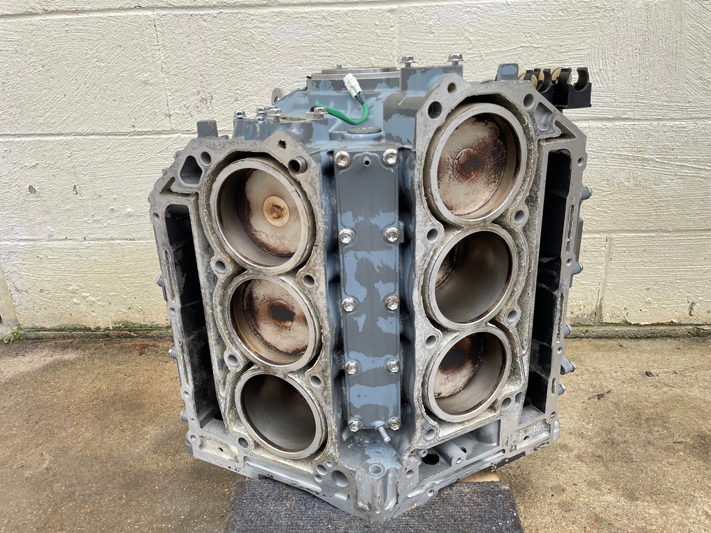 2004 Suzuki 225HP 4 Stroke Outboard Short Block Crankcase Assembly 11301-93J11