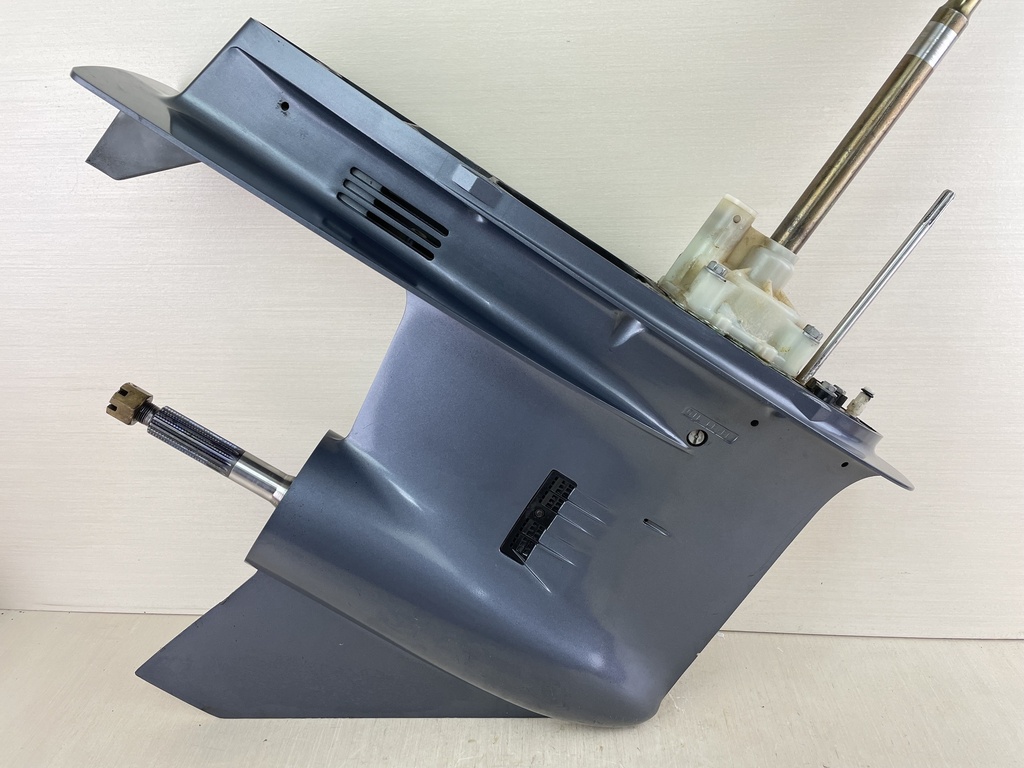 04-14 Yamaha 150HP 4 Stroke 25" Shaft Lower Unit Gear Case 63P-45300-17-8D RH