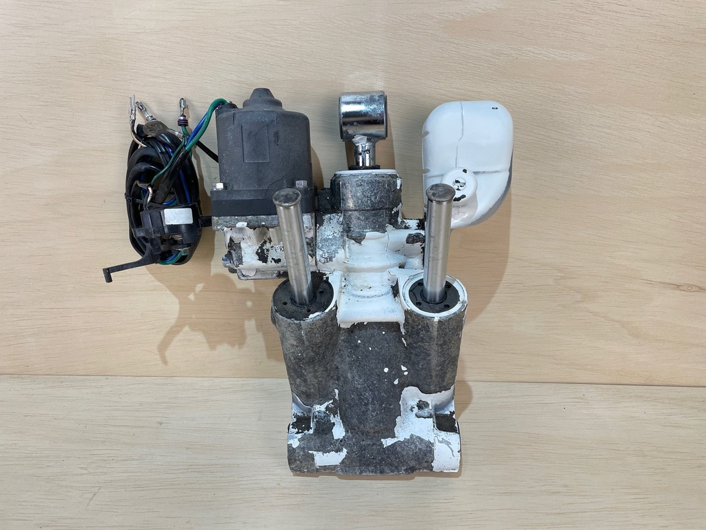 Evinrude Etec Johnson Ficht Power Trim Tilt Unit Assembly - Used Condition