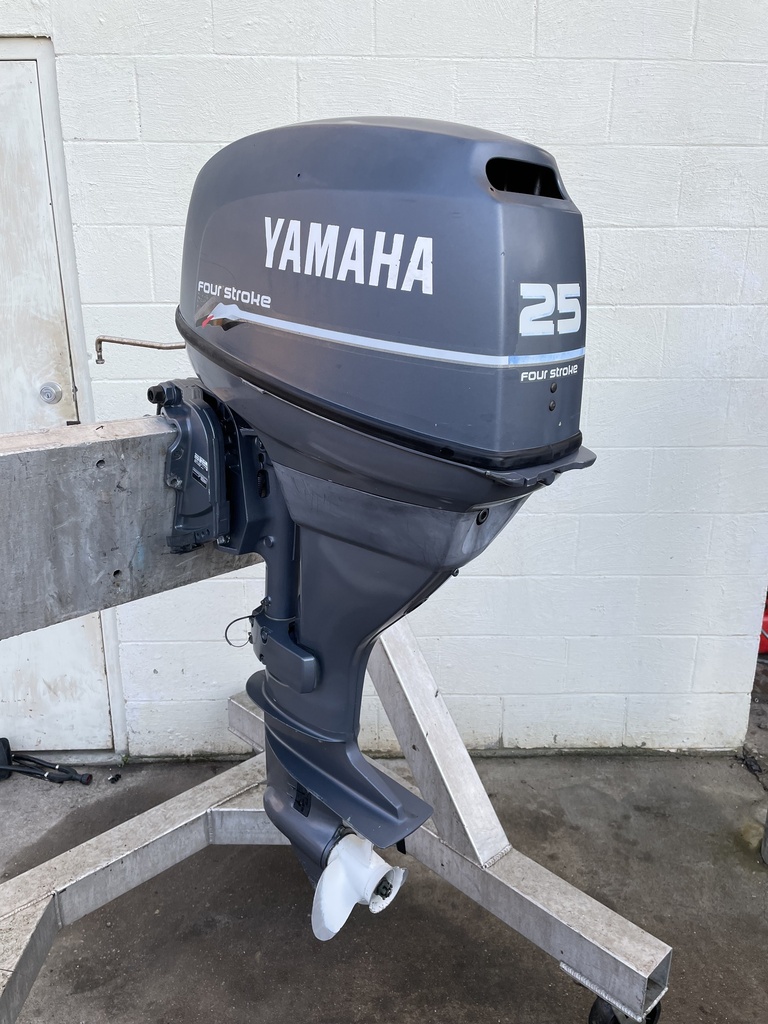 2000 Yamaha 25HP 4 Stroke Outboard W/ 20" Shaft Carbureted - Just Serviced