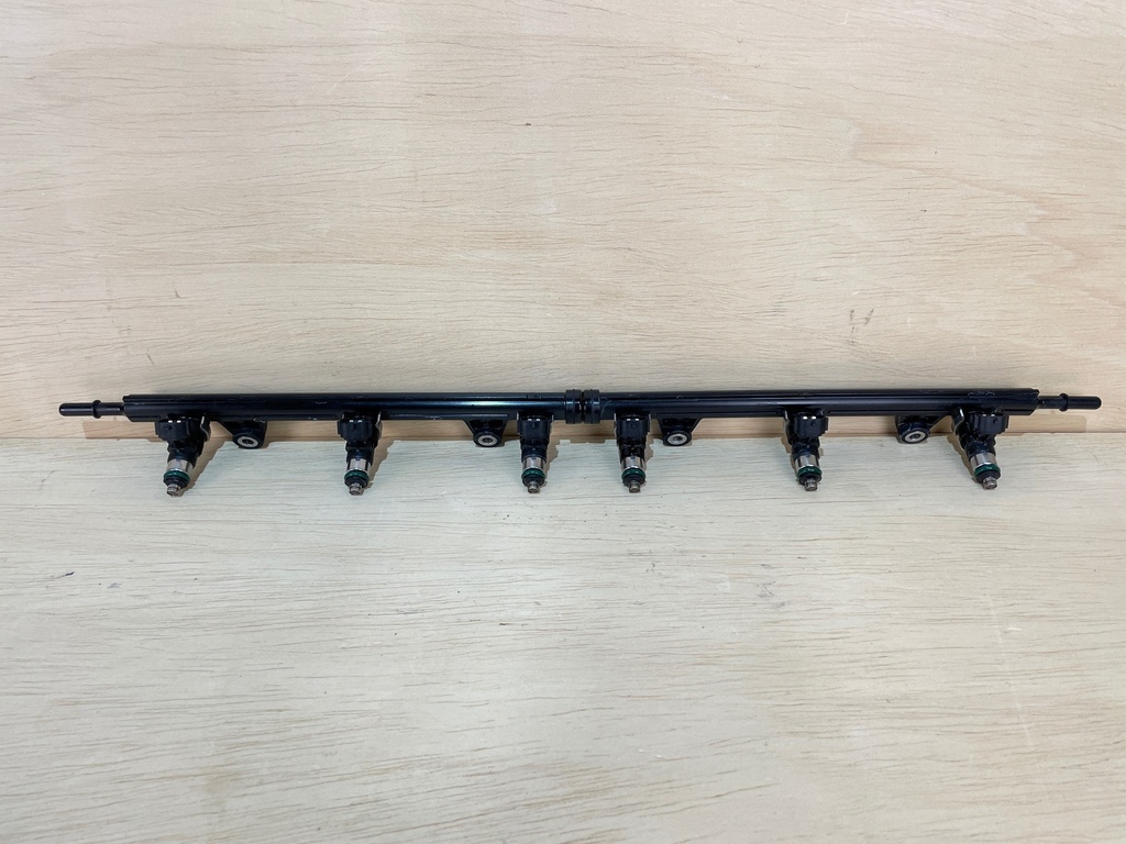 2015 Yamaha Vmax 250HP Fuel Injector Set Of 6 With Rails 6AW-13761-00-00