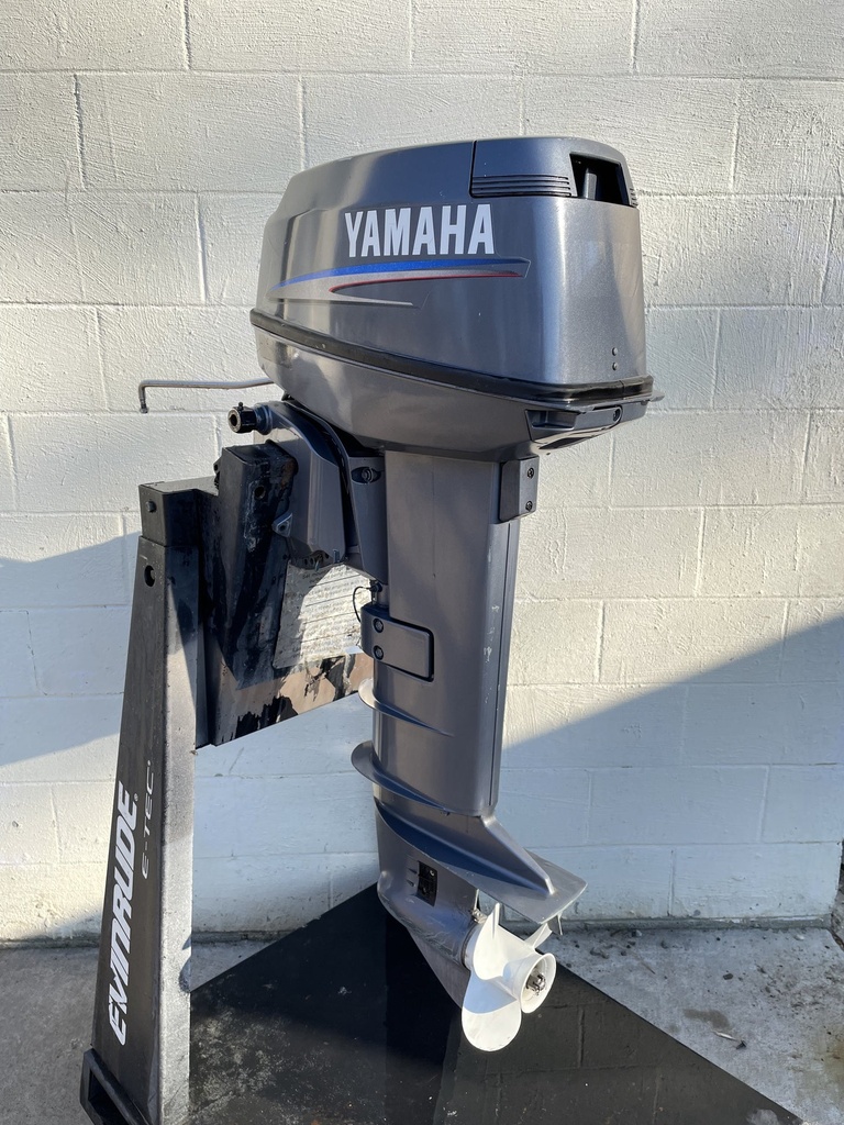 2006 Yamaha 25HP 2 Stroke Outboard Long Shaft W/ Controls