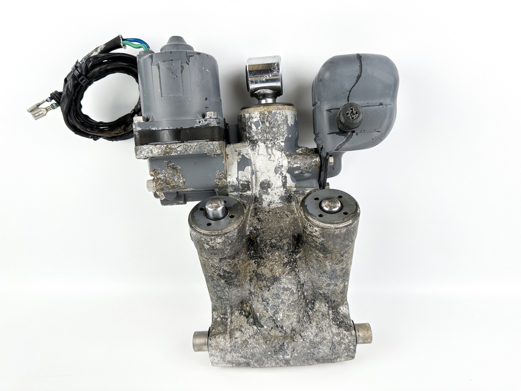 2002 Honda 90 HP 4 Stroke Outboard Power Trim Tilt Unit 56000-ZW1-708 Stuck Pin