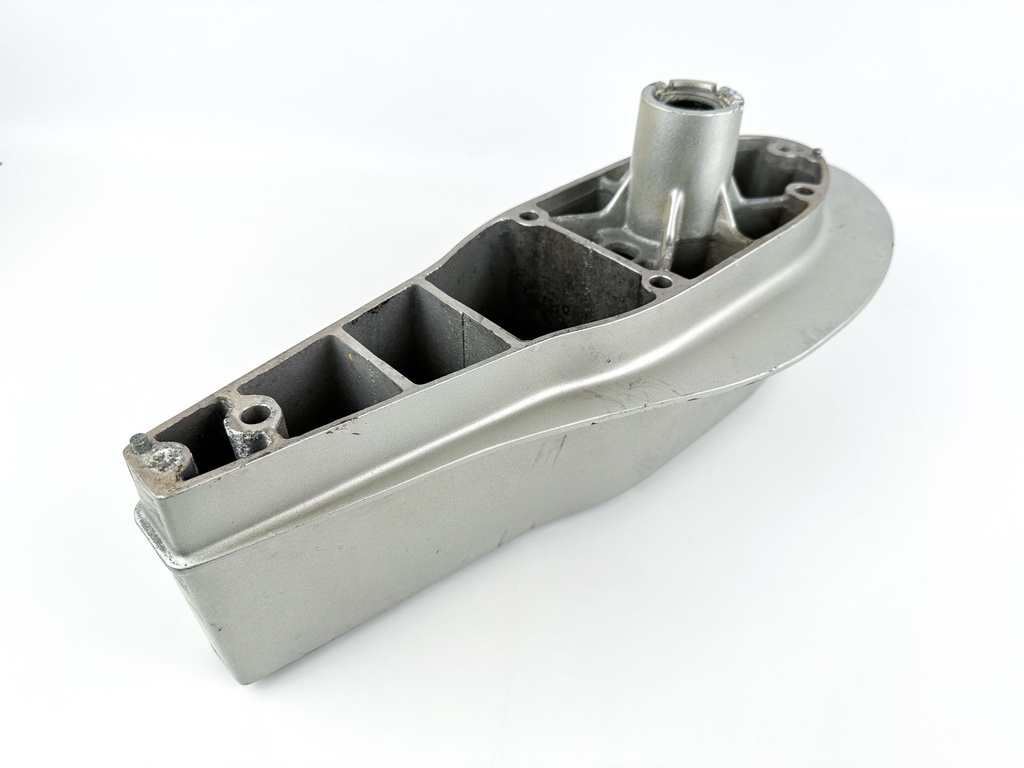 2001 Honda 130 HP 4 Stroke Outboard 5" Midsection Extension Case OEM