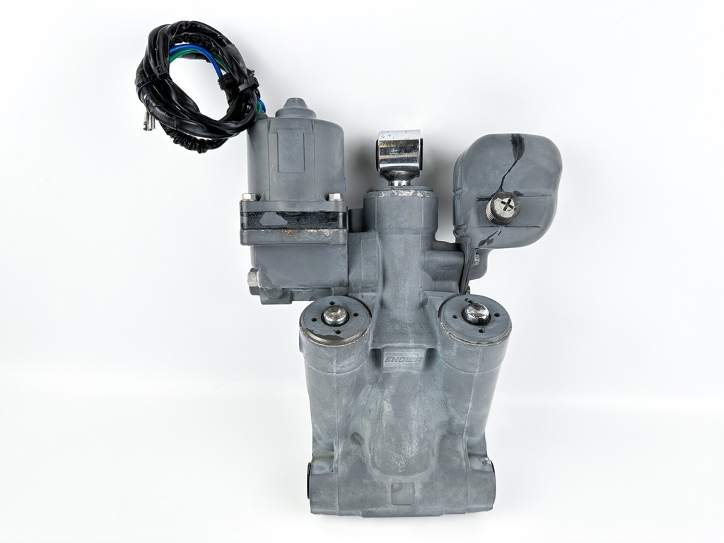 2001 Honda 130 HP 4 Stroke Outboard Power Trim Tilt Unit 56000-ZW1-708 OEM