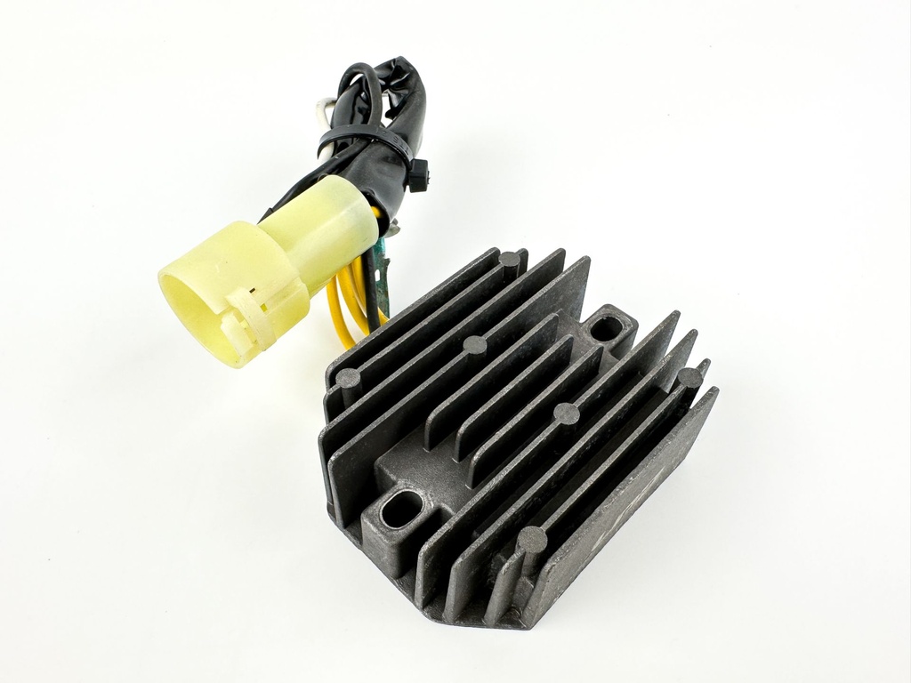 2000 Suzuki 70 HP 4 Stroke Outboard Rectifier & Regulator 32800-92E20 OEM