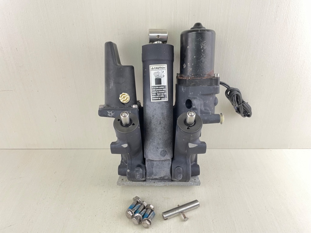 2007 Mercury 150HP Outboard Power Trim Tilt Unit Assembly 8M0168222 222 Hours