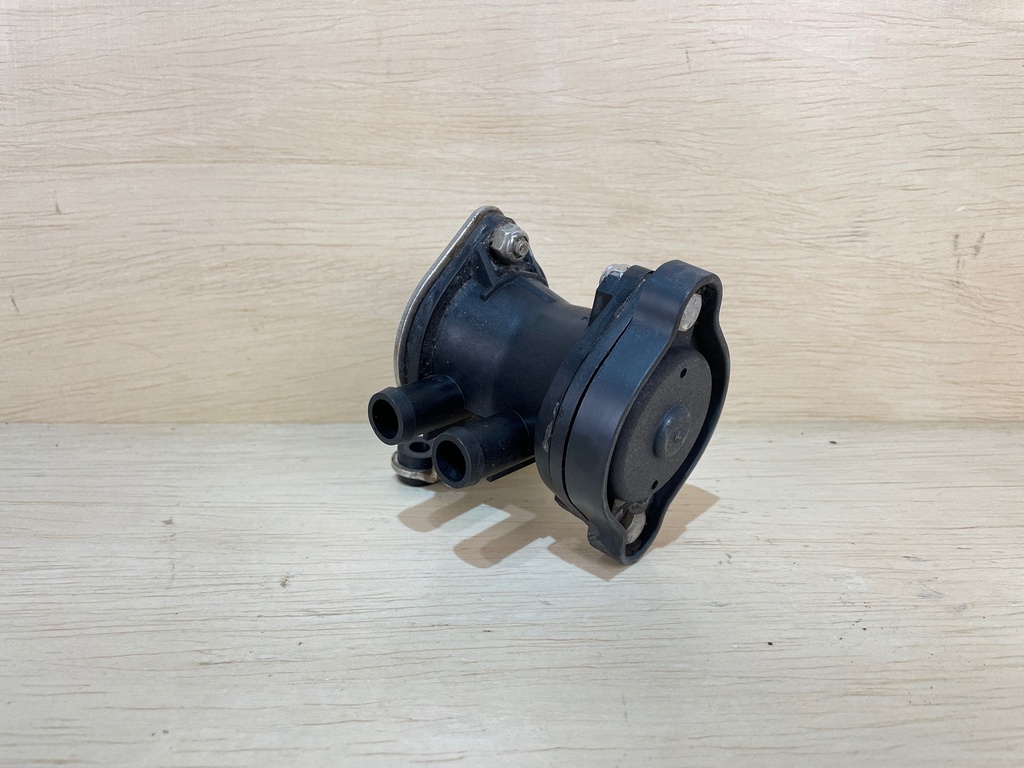 2007 Evinrude Etec 200HP Water Pressure Relief Valve Housing 5006527