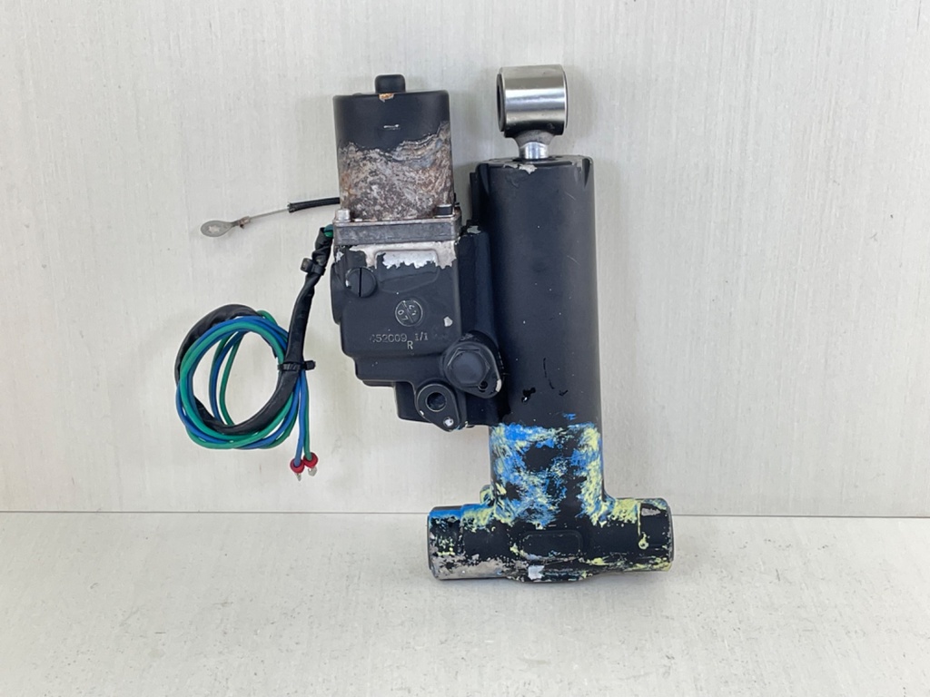 Evinrude Etec 70 90 115 130 HP Outboard Trim & Tilt Assembly 5005756 5008949