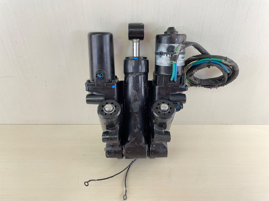 Yamaha V8 F 300 350 HP Outboard Power Trim Tilt Unit 6AW-43800-05-00