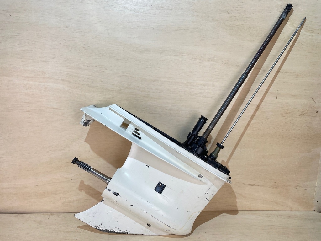 2002 Evinrude Ficht 200HP 25" Shaft Lower Unit Gear Case Magnum 1 Standard Rotation