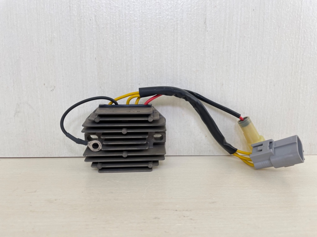 2009 Mercury 25 30 HP 4 Stroke Outboard Regulator Rectifier Assembly 898103T14