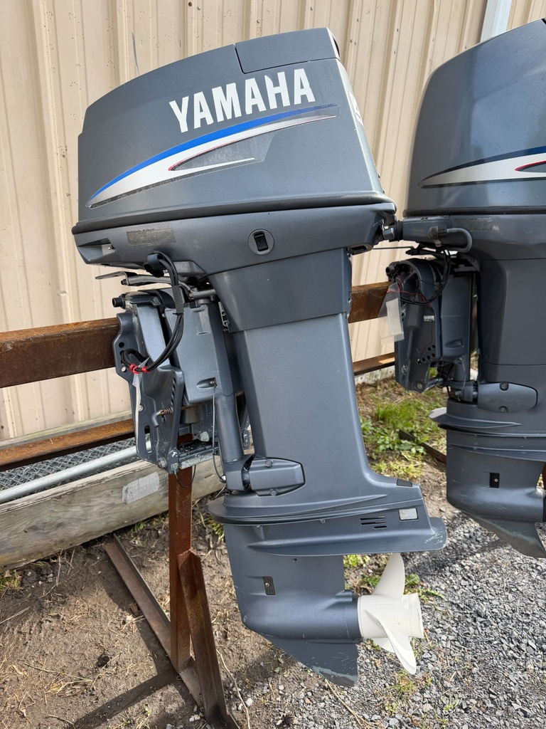 2005 Yamaha 40HP 2 Stroke Outboard Engine 20" Shaft - Good Condition