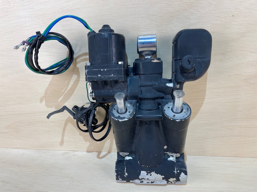 OMC Johnson Evinrude Hydraulic Power Trim And Tilt Assembly Unit Used