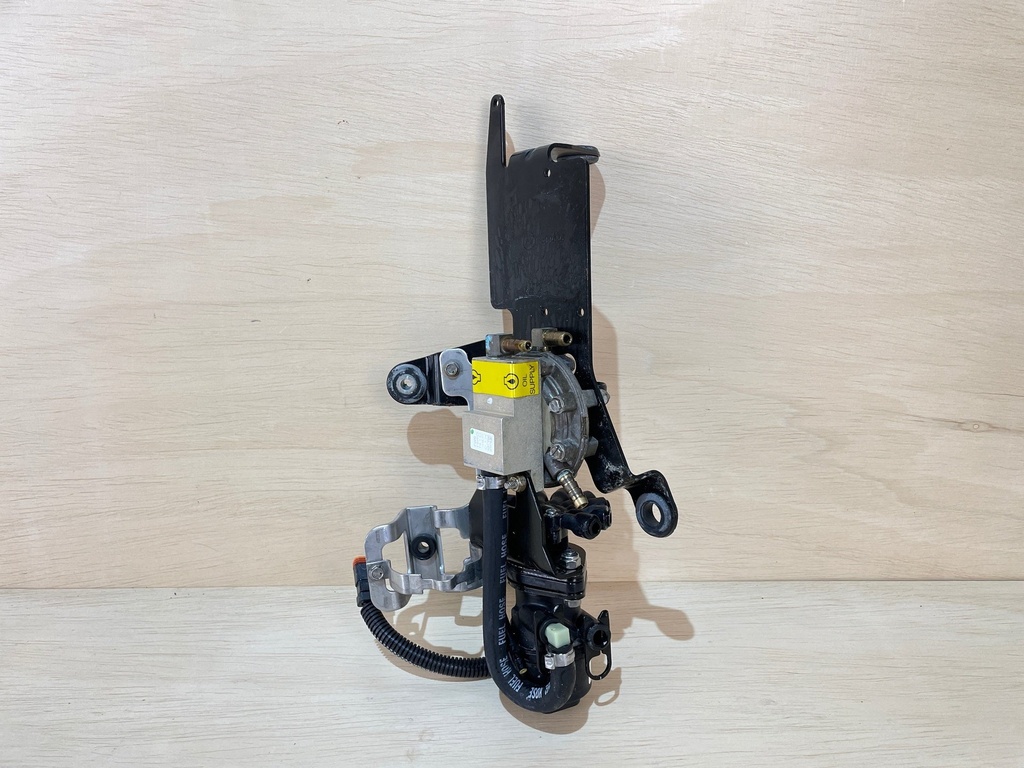 2002 Evinrude Ficht 200HP Oil Lift Pump And Injector 5004920 5001222