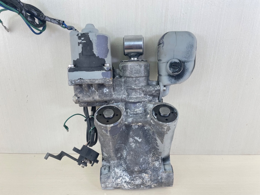 90 115 150 175 200 225 250 300 Evinrude Johnson BRP Power Trim & Tilt Unit Assembly